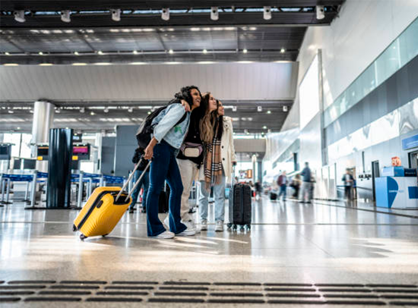 Viajeros en aeropuerto